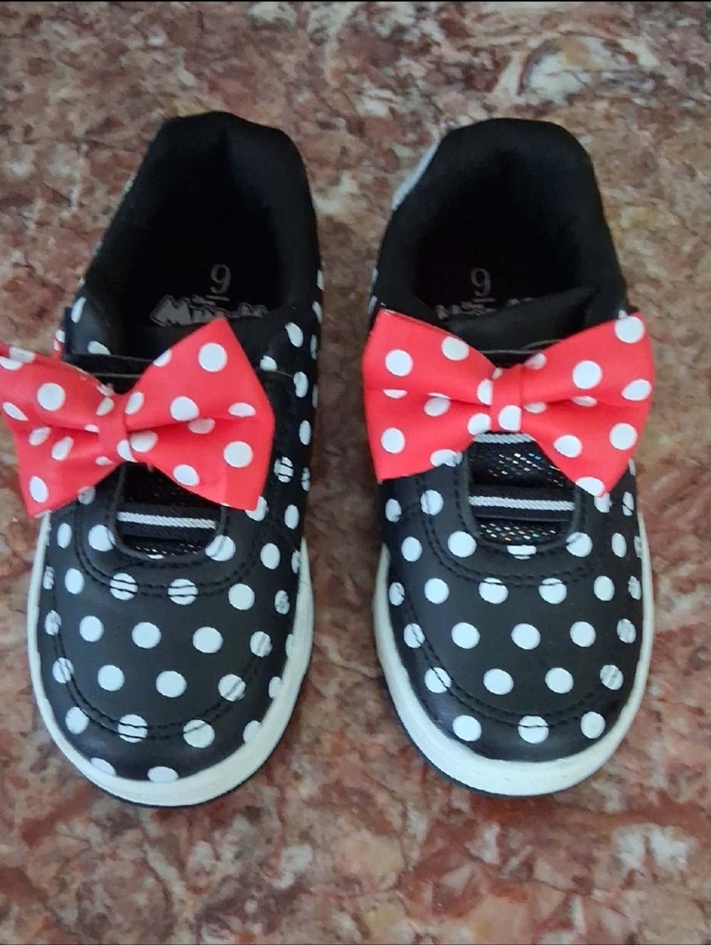 SIZE 9 DISNEY MINNIE MOUSE SNEAKERS